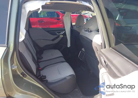 2019 Subaru Forester Premium z USA, uszkodzony, nr VIN JF2SKAEC8KH567302